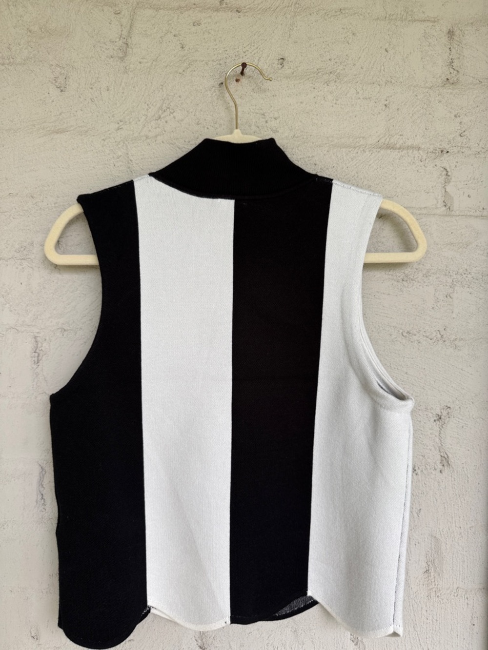 NWOT Anthropologie Maeve Scalloped
Hem Striped Sleeveless Sweater Size
Medium - Picture 9 of 12